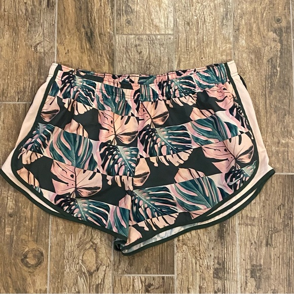 Nike Women’s Tempo Dry Fit 3” Printed Running Shorts - Picture 3 of 8